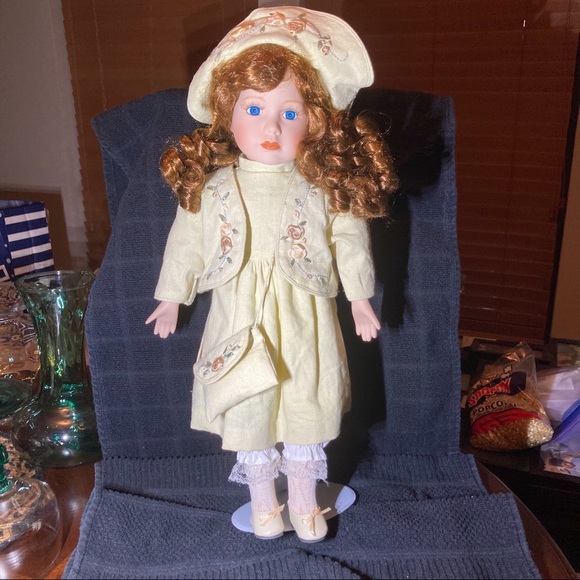 Vintage Brass Key Collectible Porcelain Doll (Reg.No PA2346) with Stand - Picture 2 of 16